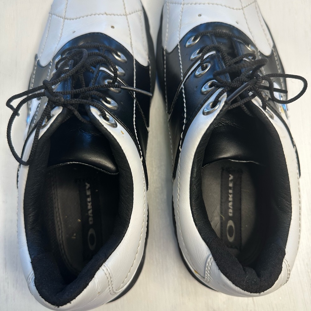 Oakley Men’s Golf Shoes Black & White Leather Cleated – Size 8.5 - Picture 7 of 9